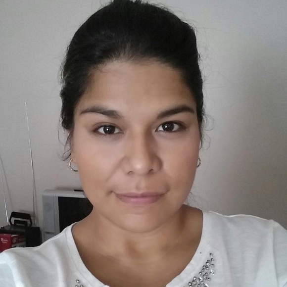 Meet your Posher, Janet - Picture 1 of 2